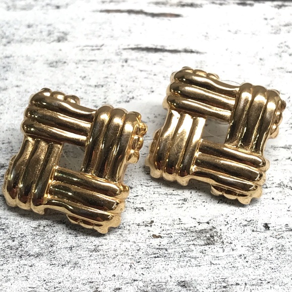 🌻4/$20 Vintage Gold Coloured Metal Basketweave Pattern Earrings Pushbacks - Picture 1 of 7